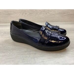 FitFlop Women's Navy Blue Crinkle Patent Leather Kiltie Loafers 9 Casual Shoes